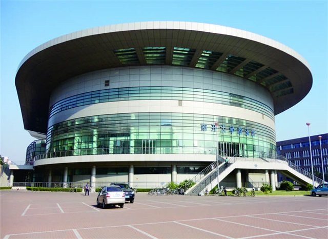 南開大學(xué)游泳館