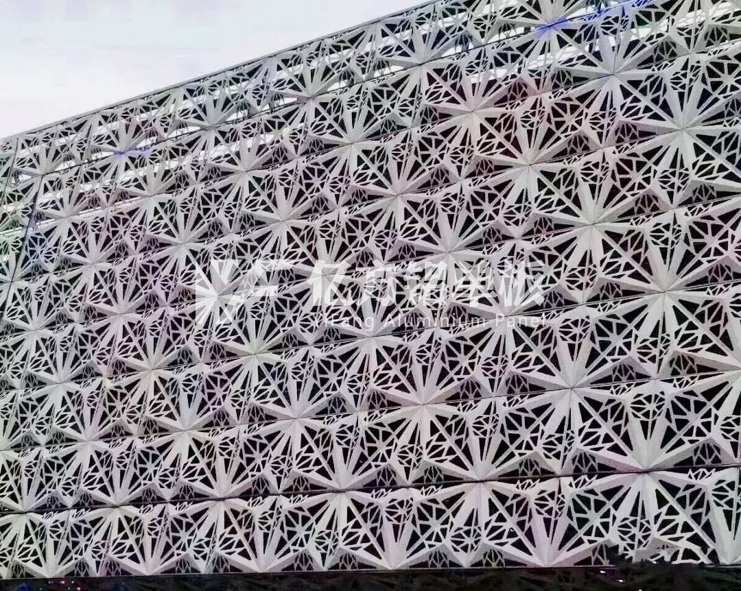 雕花鋁單板