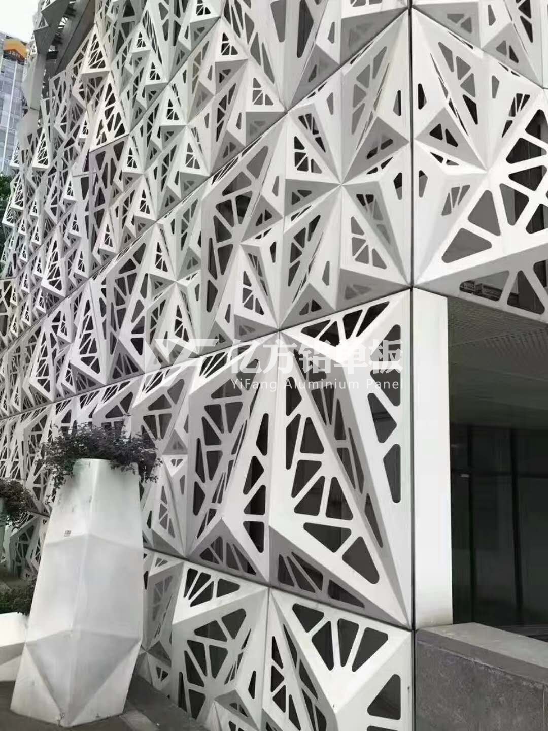 雕花鋁單板
